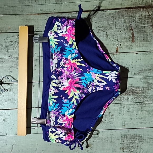 Christin Michael's two piece swimsuit - Picture 2 of 13